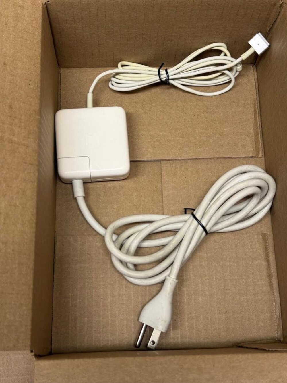 Apple MagSafe 2 (45W) Power Adapter